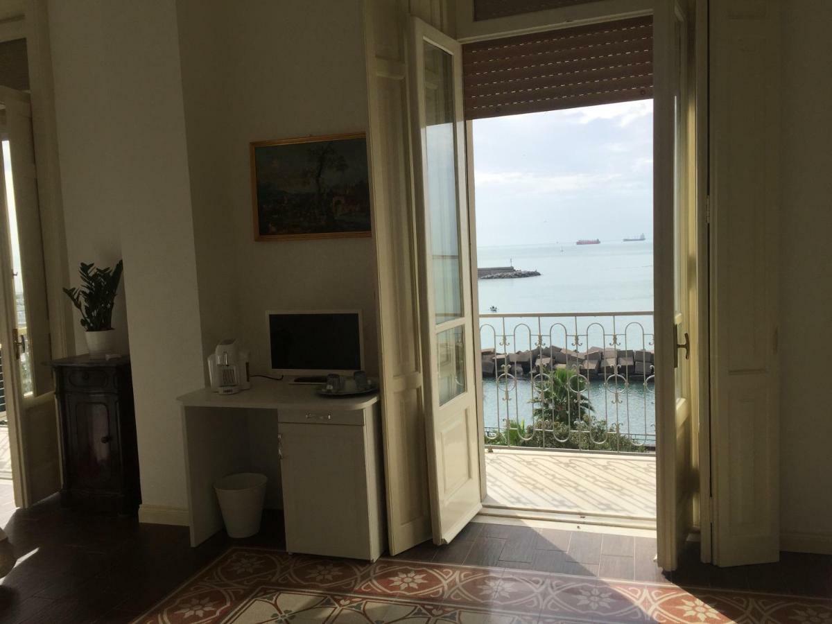 B&B Di Mare E D'Azzurro Salerno Ngoại thất bức ảnh